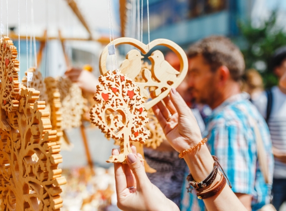 Decorative crafts at a Christmas market 